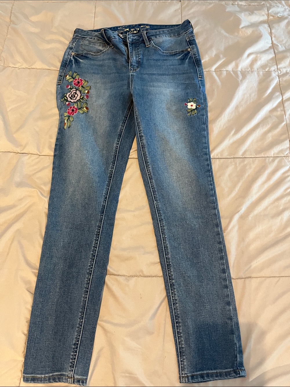 Seven7 Light Blue Skinny Jeans with Floral Embroidery size 8